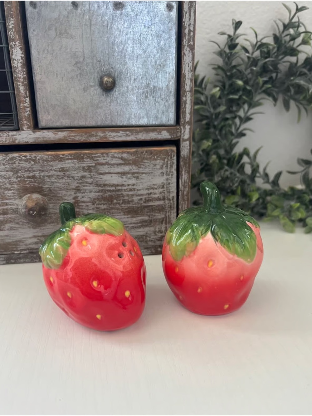 New Ceramic Strawberry Salt & Pepper Shaker Set